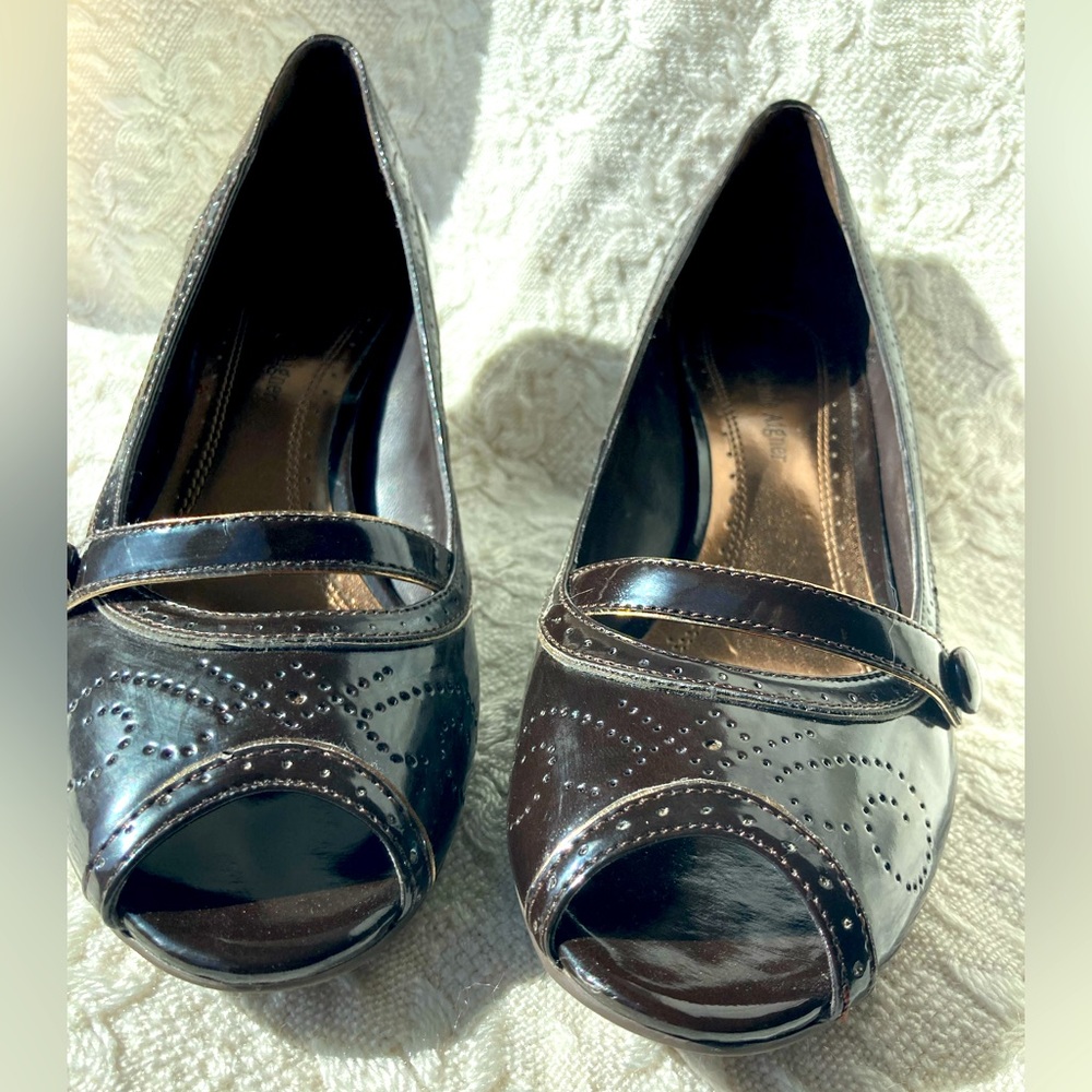 Etienne Aigner Pumps Womens 7M Black Bonnie Peep Toe Kitten Heels Patent Leather